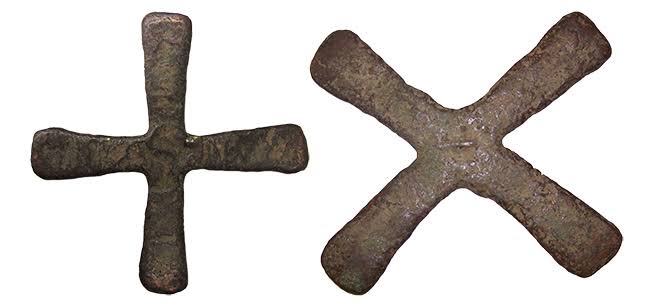 Deux croisettes traditionnelles du Katanga (Handa), l'ancienne monnaie de la région